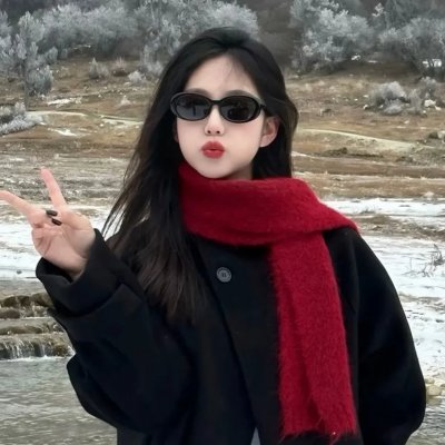她的微笑像颗糖